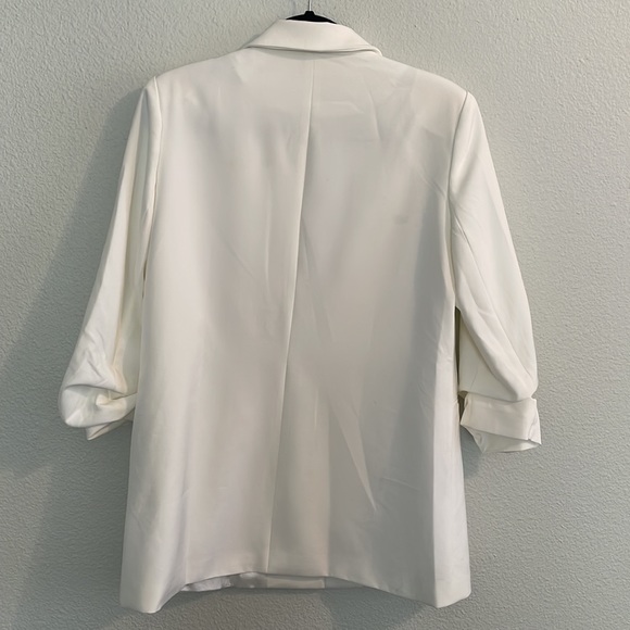 ๐ white blazer - Picture 3 of 5